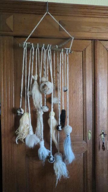 DECORATOEF wol, sfeer versiering, kwasten, toeven, bollen beschikbaar voor biedingen