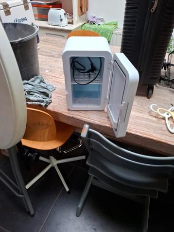 Mini Koelkast - Compact en Handig! beschikbaar voor biedingen