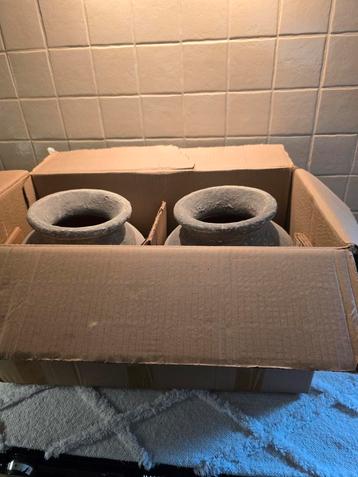 Schitterende nieuwe vazen in doos  beschikbaar voor biedingen