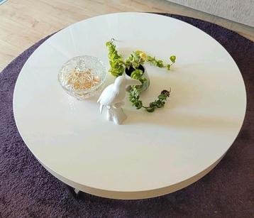 Ronde hoogglans witte salontafel met RVS onderstel