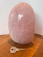 Rozenkwarts uit Madagaskar ca 2170 gram ovaal, Ophalen of Verzenden, Mineraal