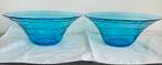 Twee grote blauwe schalen gedraaid glas, Schaal, Rond, Ophalen of Verzenden, Glas