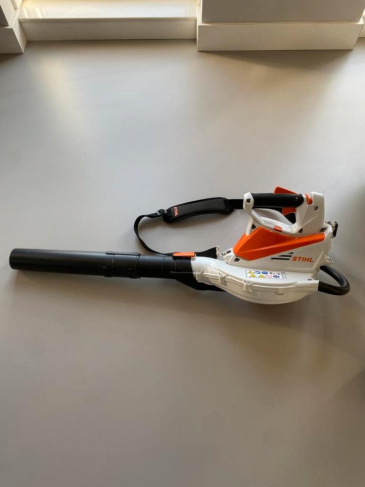 Bladblazer/zuiger Stihl SHA56 plus AK20 accu, Tuin en Terras, Bladblazers, Zo goed als nieuw, Handgedragen, Accu, Met opvangzak