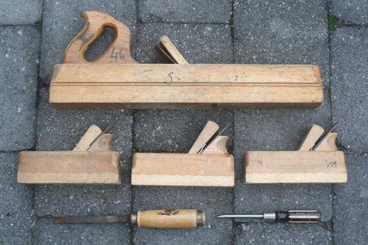 4 antieke blokschaven + gratis kapbeitel + schroevendraaier, Antiek en Kunst, Antiek | Gereedschap en Instrumenten, Verzenden