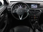 Infiniti Q30 1.6t Business Executive | Panoramadak | Leder |, Auto's, Voorwielaandrijving, 4 cilinders, 700 kg, Handgeschakeld