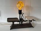 Weegschaal gietijzer met lamp 1,5 watt, Gebruikt, Ophalen of Verzenden, Metaal, Minder dan 50 cm