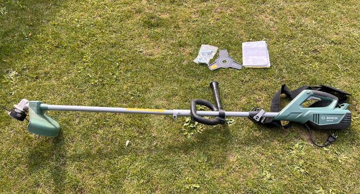 Bosch AFS 23-37 elektrische bosmaaier/grassnijder – 1000W, Tuin en Terras, Bosmaaiers, Zo goed als nieuw, Elektrisch, 10 tot 30 cm
