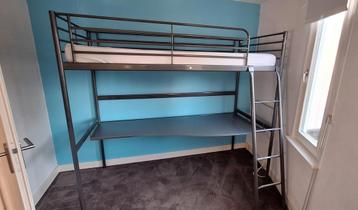 Hoogslaper inclusief bureau en matras beschikbaar voor biedingen