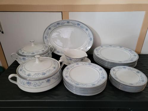 Servies Noritake Blue Hill - als nieuw-, Antiek en Kunst, Antiek | Servies compleet, Ophalen