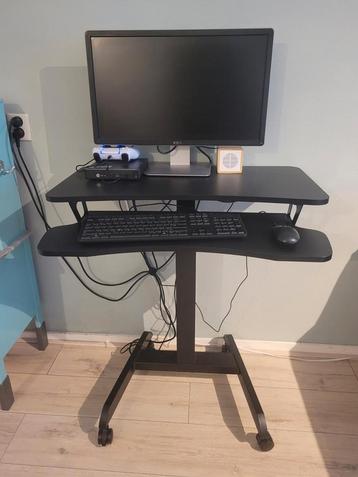 Hoog/Laag Bureau - In Goede Staat beschikbaar voor biedingen