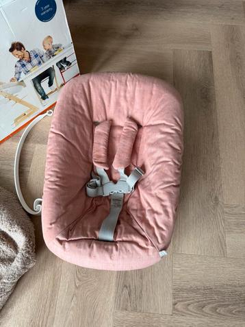 Stokke Tripp Trapp newbornset nieuwe versie coral confetti beschikbaar voor biedingen