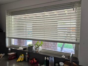 Houten jaloezieën wit breed 50mm H 1065 x  B 1850 beschikbaar voor biedingen