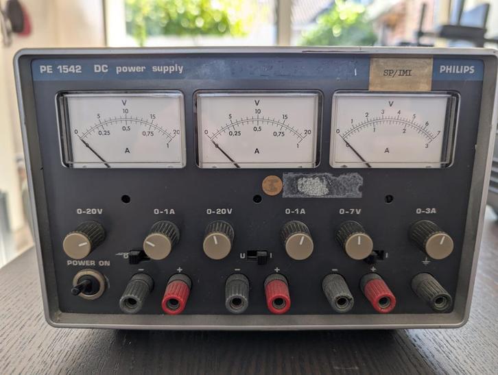 Philips labvoeding 3 kanaals PE1542, Doe-het-zelf en Verbouw, Meetapparatuur, Gebruikt, Ophalen of Verzenden