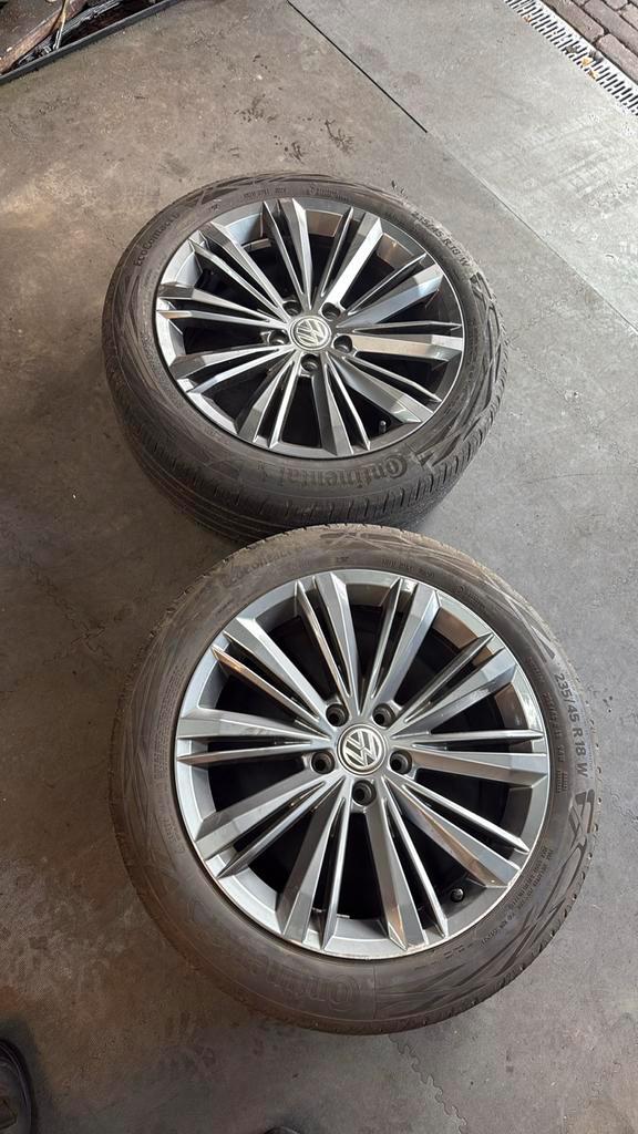 Volkswagen Passat zomer set 18 inch, Auto-onderdelen, Banden en Velgen, Band(en), Zomerbanden, 18 inch, 235 mm, Ophalen
