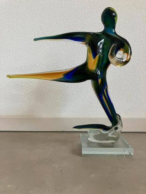 Twee glazen beelden van dansende figuur, Antiek en Kunst, Kunst | Designobjecten, Ophalen of Verzenden