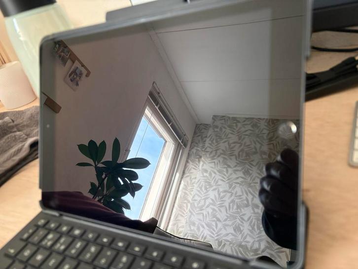 iPad 2019 32GB Grijs + Logitech Slim Folio & Otterbox, Computers en Software, Apple iPads, Gebruikt, Apple iPad, Wi-Fi, 10 inch