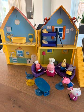 Leuk peppa pig huis mer figuren beschikbaar voor biedingen