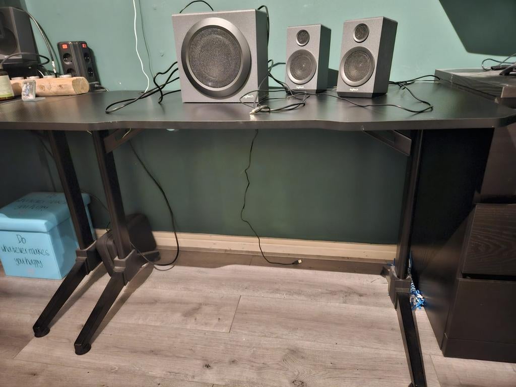 Gamebureau met bureaustoel, monitor en speakers, Ophalen, Gebruikt