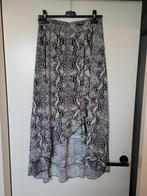 Lange zwart / grijze slangenprint rok. Maat L. Vaste oversla, Zwart, Maat 42/44 (L), Nieuw, Ophalen of Verzenden