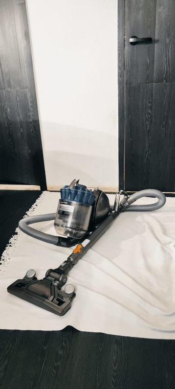 Te koop reserveonderdelen voor diverse  Dyson stofzuigers. beschikbaar voor biedingen