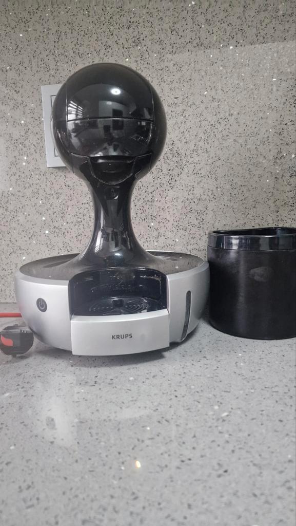 Nescafé Dolce Gusto Koffiezetapparaat - Zwart, Witgoed en Apparatuur, Koffiezetapparaten, Gebruikt, Koffiepads en cups, Koffiemachine