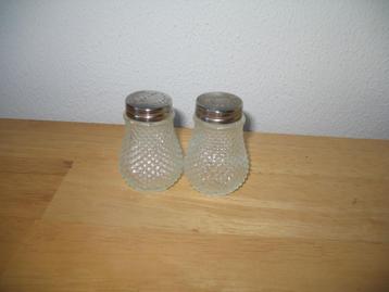 Glazen Zout(Salt ) en Peper Bewerkt beschikbaar voor biedingen