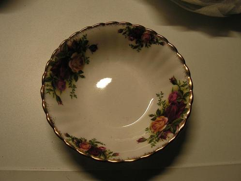 Royal Albert old country rose schaaltjes, Verzamelen, Porselein, Kristal en Bestek, Nieuw, Bord of Schaal, Ophalen of Verzenden