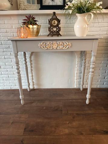 Gerestylde Sidetable/Tafeltje beschikbaar voor biedingen