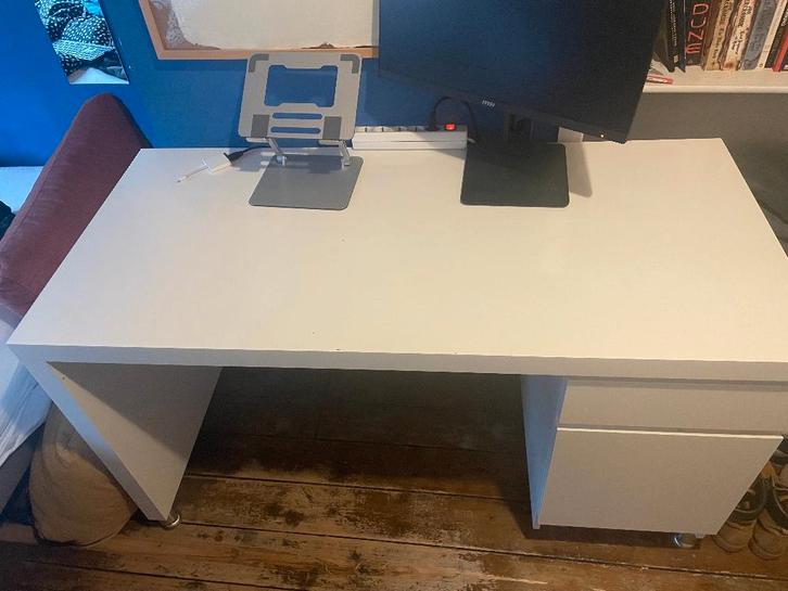 Ikea Malm bureau 140x65 cm met extra pootjes, Huis en Inrichting, Bureaus, Gebruikt, Bureau, Ophalen