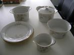 8del serviesgoed wit met grijs takje 4borden 3schalen juskom, Huis en Inrichting, Keuken | Servies, Ophalen of Verzenden, Overige stijlen