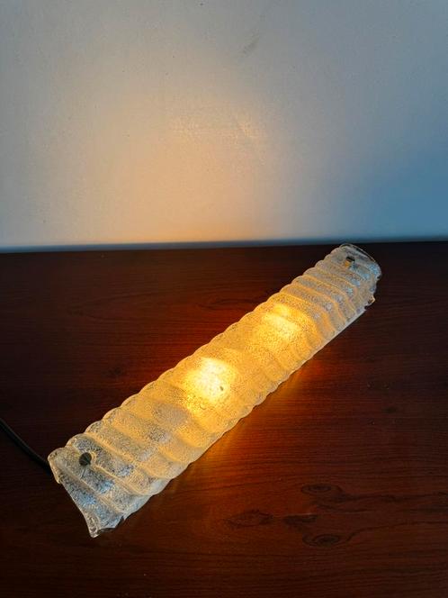 Elegant VIntage Wall Lamp – Textured Ribbed Glass Beauty, Huis en Inrichting, Lampen | Wandlampen, Gebruikt, Glas, Ophalen