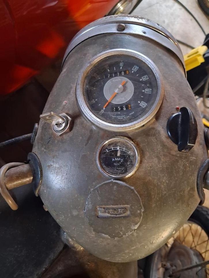 GEVRAAGD Triumph 3ta leger motorfiets onderdelen schakelaars, Motoren, Onderdelen | Oldtimers, Gebruikt, Ophalen of Verzenden