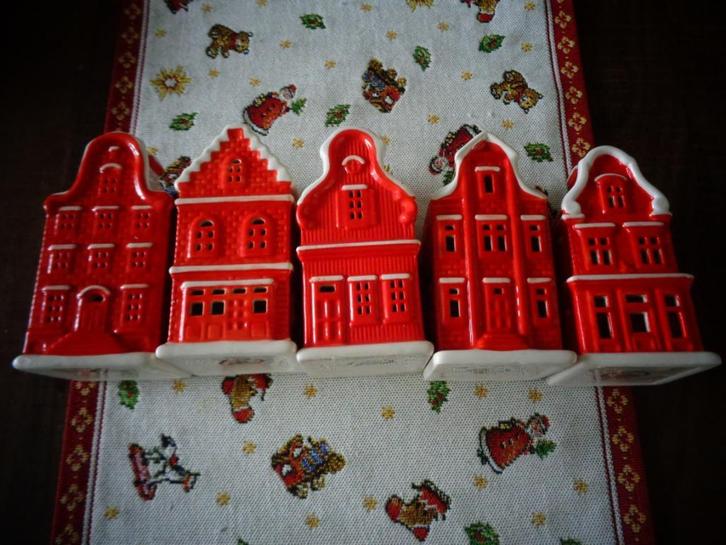 Kerst: Postcode loterij huisjes, 1 t/m 5, Diversen, Kerst, Zo goed als nieuw, Ophalen of Verzenden