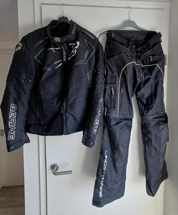 Jas mt l, broek mt s beschikbaar voor biedingen