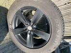 Zwarte licht metalen velgen met winterbanden 255/55 R18 109V, Auto diversen, Ophalen