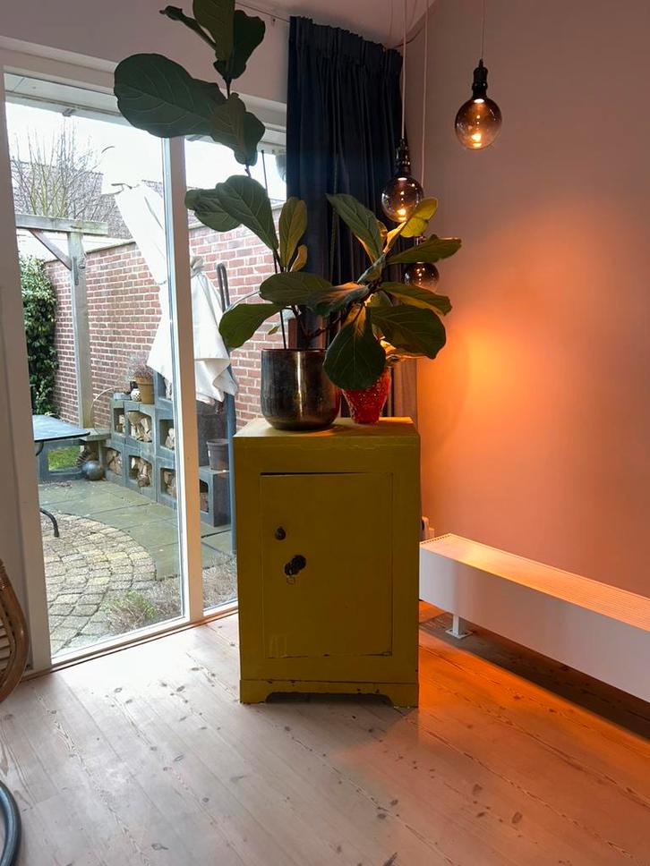 Oude kluis met sleutel, Antiek en Kunst, Antiek | Meubels | Kasten, Ophalen