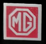 M.G., speld- rood-wit blik, Verzamelen, Speldjes, Pins en Buttons, Verzenden, Gebruikt, Transport, Speldje of Pin