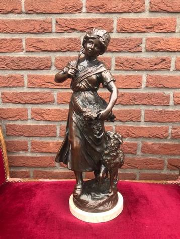fraai groot antiek beeld van een herderin, 49 cm hoog beschikbaar voor biedingen