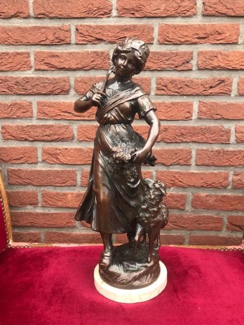 fraai groot antiek beeld van een herderin, 49 cm hoog, Antiek en Kunst, Kunst | Beelden en Houtsnijwerken, Ophalen of Verzenden