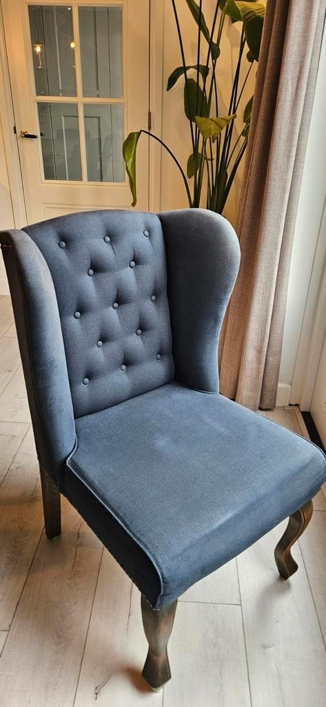 Gratis! Donkerblauwe Design Fauteuil in goede staat, Huis en Inrichting, Fauteuils, Gebruikt, Hout, Stof, 50 tot 75 cm, 75 tot 100 cm