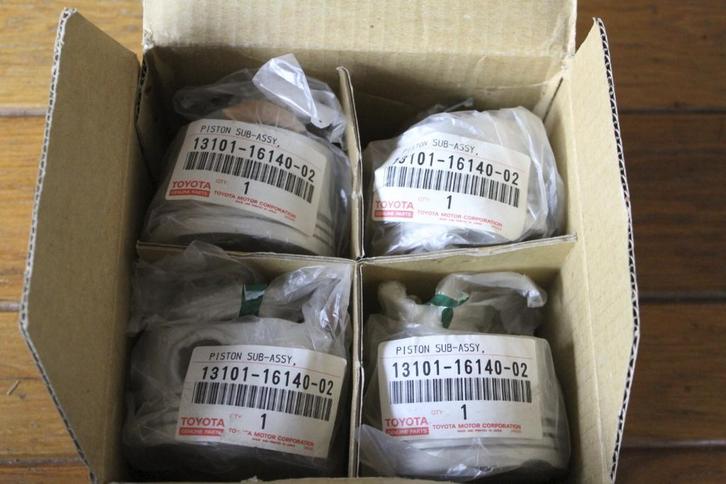 Nagelnieuwe zuigers Toyota 4A-GE 20V silvertop, Auto-onderdelen, Motor en Toebehoren, Toyota, Nieuw, Ophalen