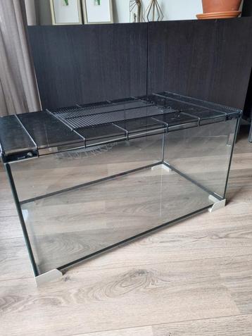 Hamsterhok glas te koop beschikbaar voor biedingen