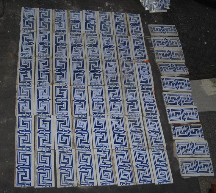 Antieke Maastricht wandtegels 1900's Grieks decor blauw wit, Antiek en Kunst, Antiek | Wandborden en Tegels, Ophalen