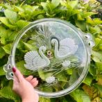Taartschaal Walther glas Mikasa zwanen en lotusbloemen, Huis en Inrichting, Keuken | Servies, Gebruikt, Ophalen of Verzenden, Overige stijlen