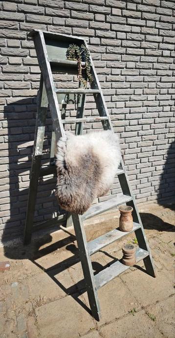 houten trap beschikbaar voor biedingen