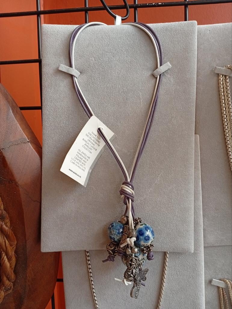 Ketting met blauw-witte kralen, N, Ophalen of Verzenden, Zo goed als nieuw, Steen of Mineraal