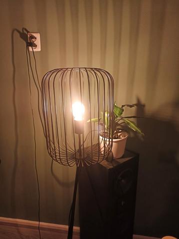 Vloerlamp  beschikbaar voor biedingen