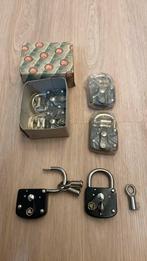 6x (nieuw) Antiek vintage BURG Hangslot. NOS slot fietsslot, Ophalen of Verzenden, Nieuw