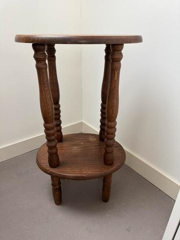 Brocante planten tafel beschikbaar voor biedingen