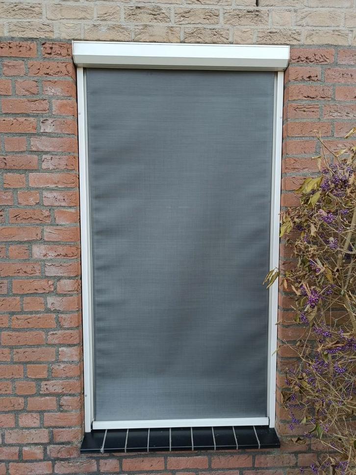 3x Grijze Screens met Witte Geleiders, Doe-het-zelf en Verbouw, Rolluiken, Gebruikt, 150 tot 200 cm, 100 tot 150 cm, Grijs, Ophalen